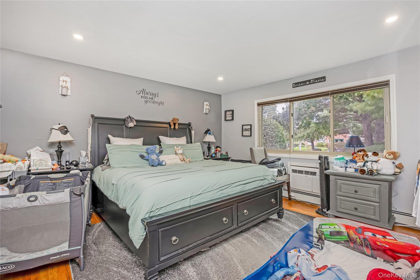 Ground level deluxe 1-bedroom, 1-bath co-op located in a - photo 18