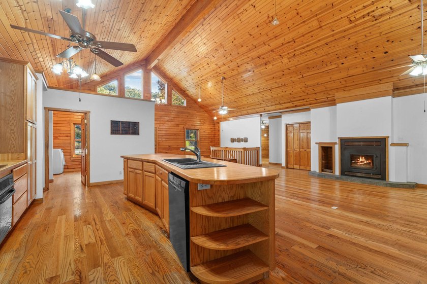 Below Market Value Custom Oak Log Home in Gated Emerald Pointe - photo 22