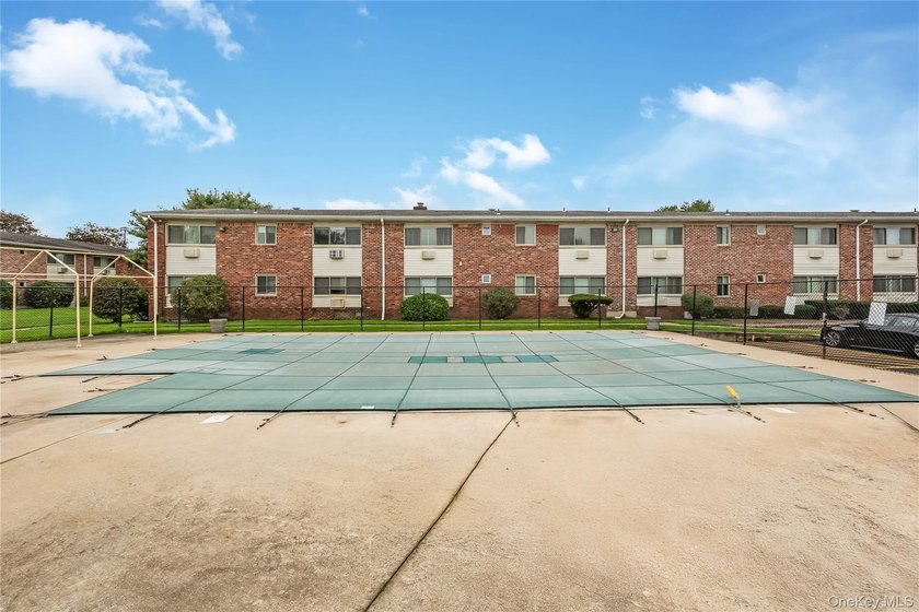 Ground level deluxe 1-bedroom, 1-bath co-op located in a - photo 24
