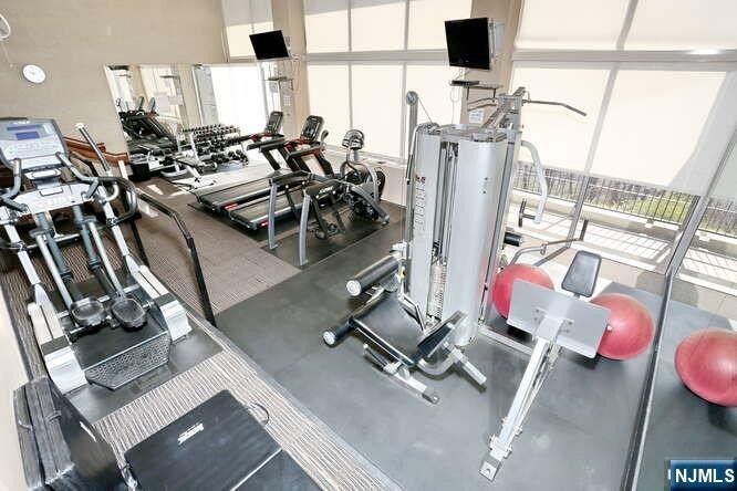 Welcome to an exceptional one bedroom, one full bath duplex - photo 31