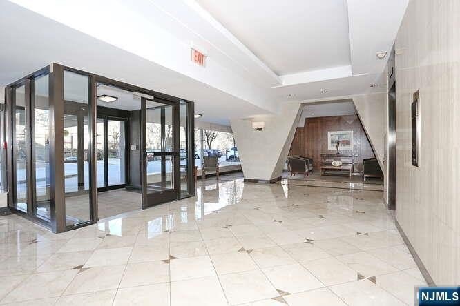 Welcome to an exceptional one bedroom, one full bath duplex - photo 34