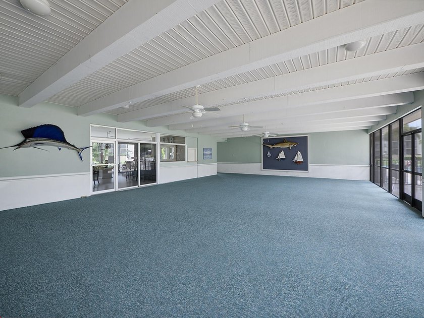 Beautiful 2 bedroom 2 bath unit in Longwood. Large screened wrap - photo 11