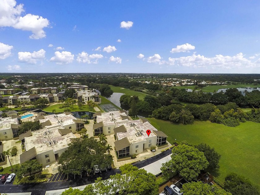 Beautiful 2 bedroom 2 bath unit in Longwood. Large screened wrap - photo 13