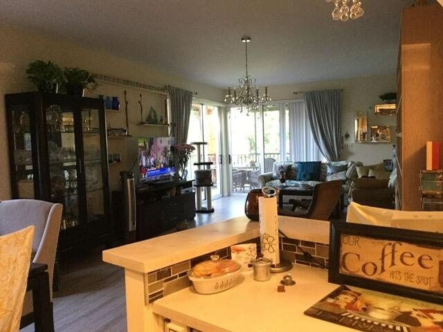 Beautiful 2 bedroom 2 bath unit in Longwood. Large screened wrap - photo 27
