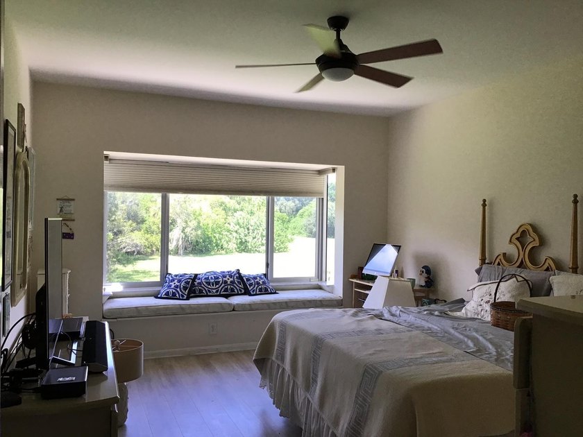 Beautiful 2 bedroom 2 bath unit in Longwood. Large screened wrap - photo 29