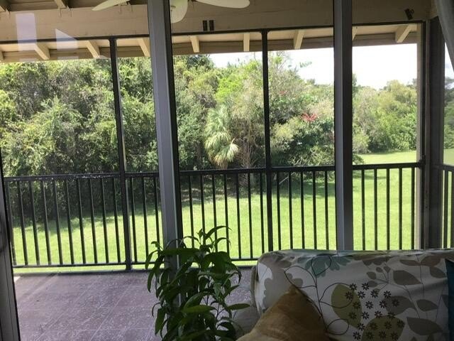 Beautiful 2 bedroom 2 bath unit in Longwood. Large screened wrap - photo 30