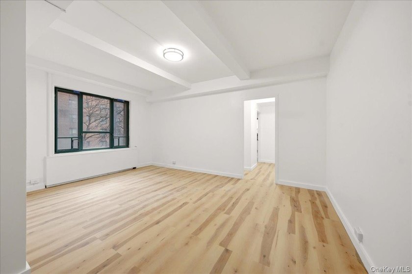 Welcome to this fully gut-renovated 1-bedroom condo in the heart - photo 5