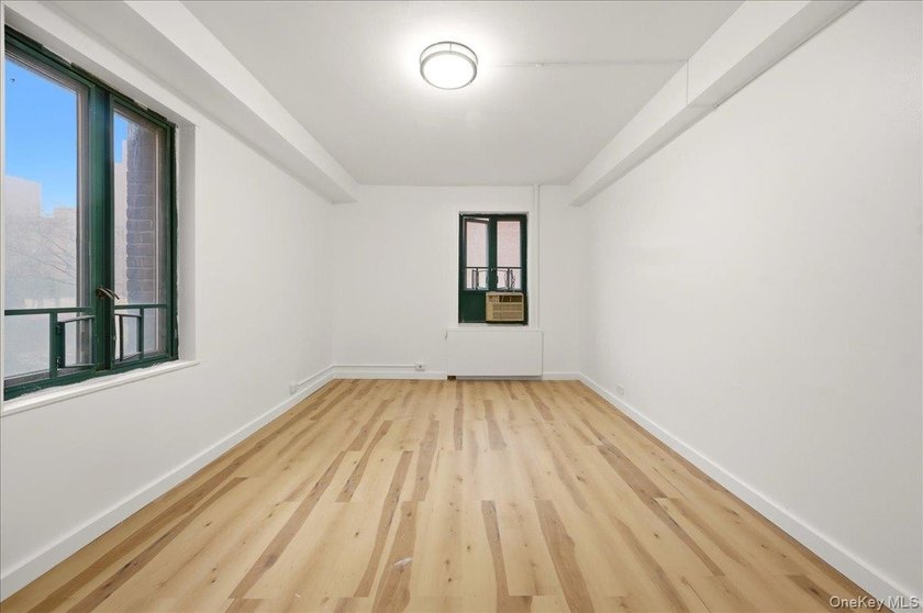 Welcome to this fully gut-renovated 1-bedroom condo in the heart - photo 8
