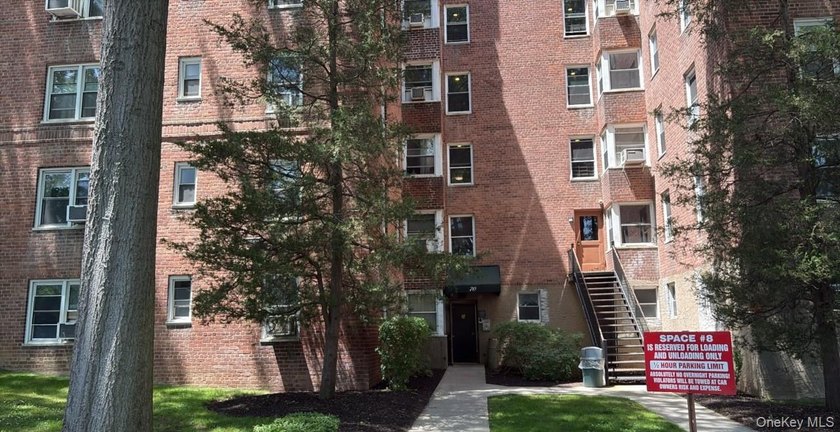 One Bedroom unit located on the first floor with large living - photo 11