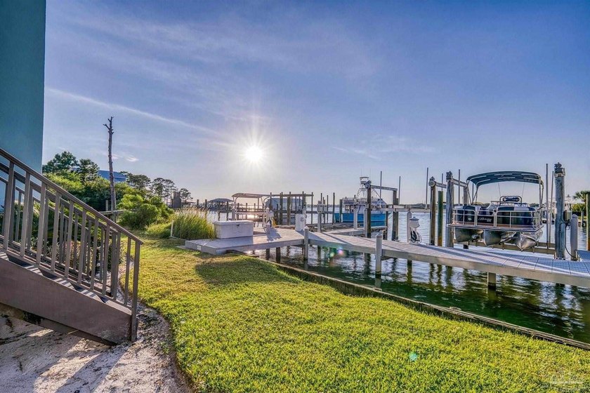 WATERFRONT PERFECTION - ONE OF A KIND! This exceptional 3 bed, 3 - photo 11
