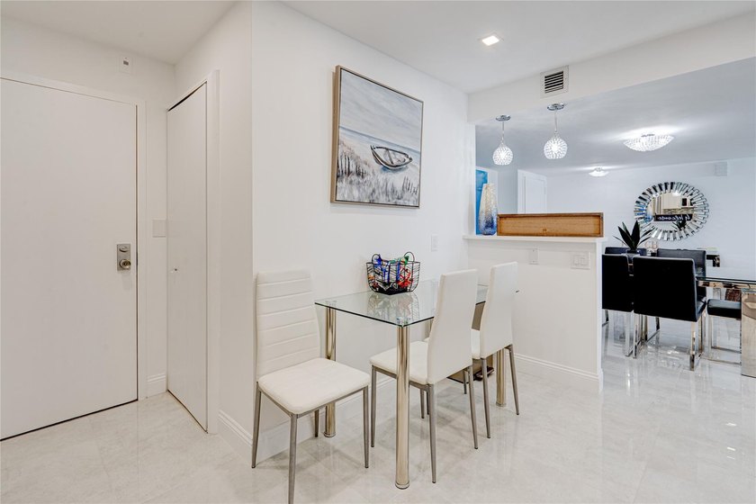 Stunning, Fully Remodeled Oceanfront Condo on the Galt Mile! - photo 13