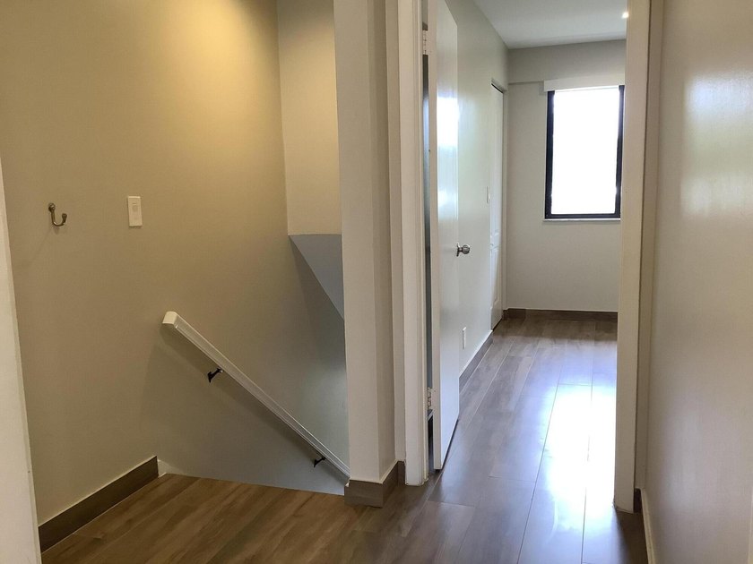 This beautifully renovated 2-bedroom, 2-bathroom townhouse is - photo 14