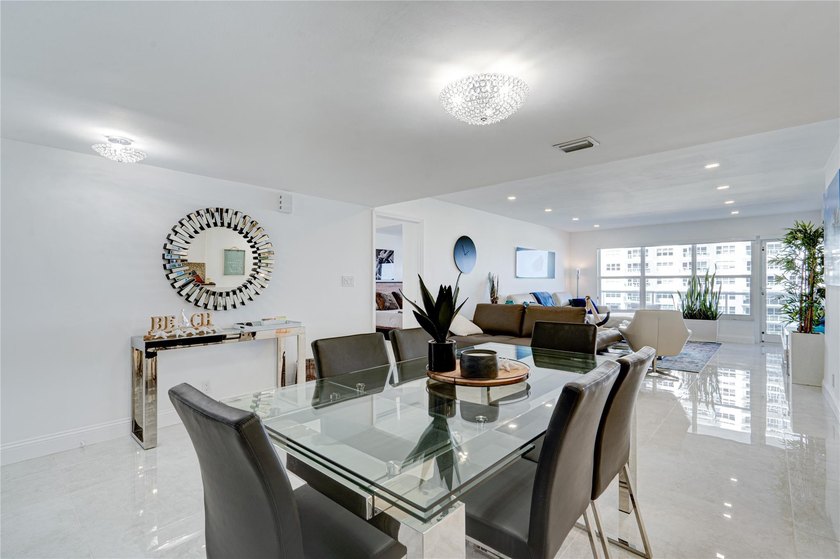 Stunning, Fully Remodeled Oceanfront Condo on the Galt Mile! - photo 14