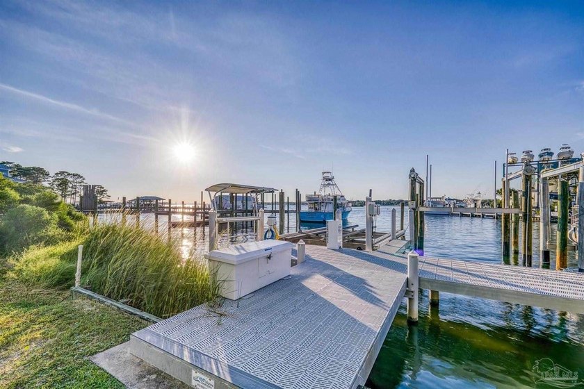 WATERFRONT PERFECTION - ONE OF A KIND! This exceptional 3 bed, 3 - photo 15