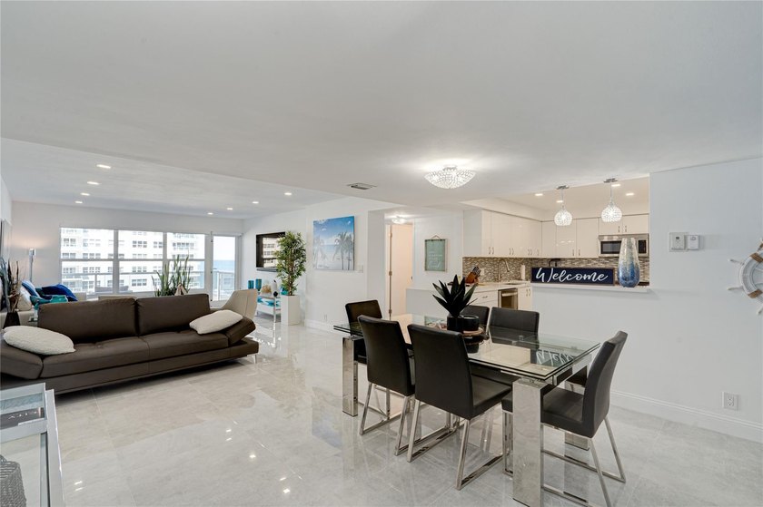 Stunning, Fully Remodeled Oceanfront Condo on the Galt Mile! - photo 15