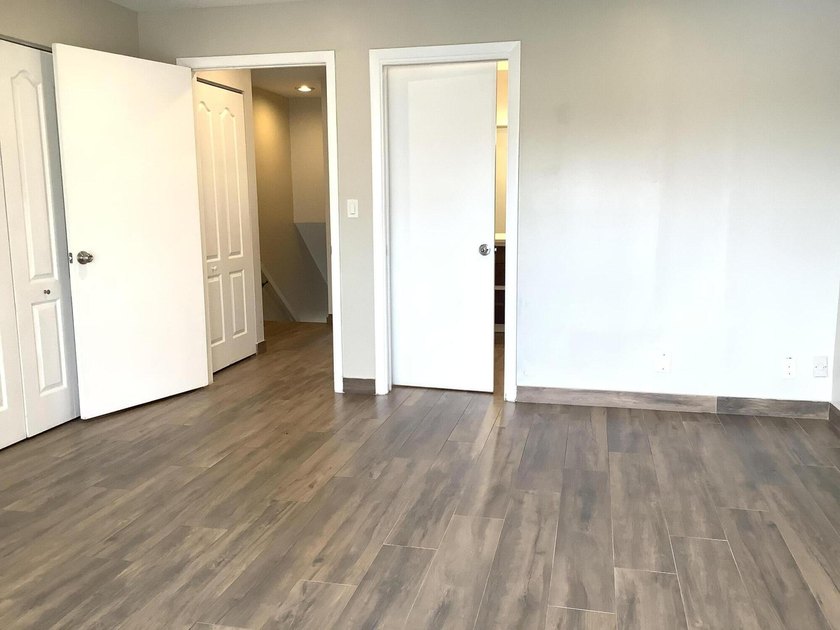 This beautifully renovated 2-bedroom, 2-bathroom townhouse is - photo 16