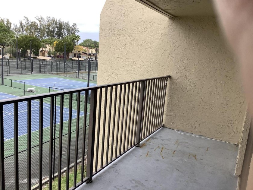 This beautifully renovated 2-bedroom, 2-bathroom townhouse is - photo 18
