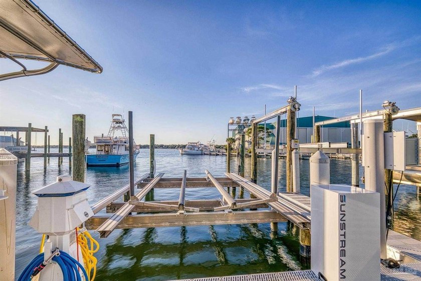 WATERFRONT PERFECTION - ONE OF A KIND! This exceptional 3 bed, 3 - photo 19