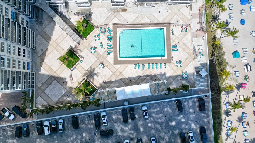 Stunning, Fully Remodeled Oceanfront Condo on the Galt Mile! - photo 33