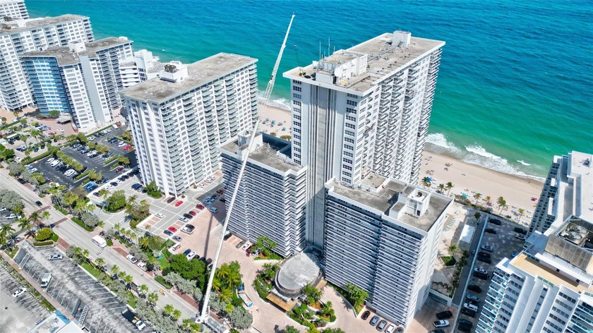 Stunning, Fully Remodeled Oceanfront Condo on the Galt Mile! - photo 39