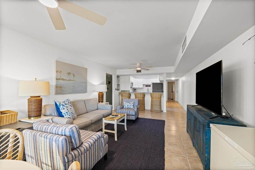 WATERFRONT PERFECTION - ONE OF A KIND! This exceptional 3 bed, 3 - photo 44