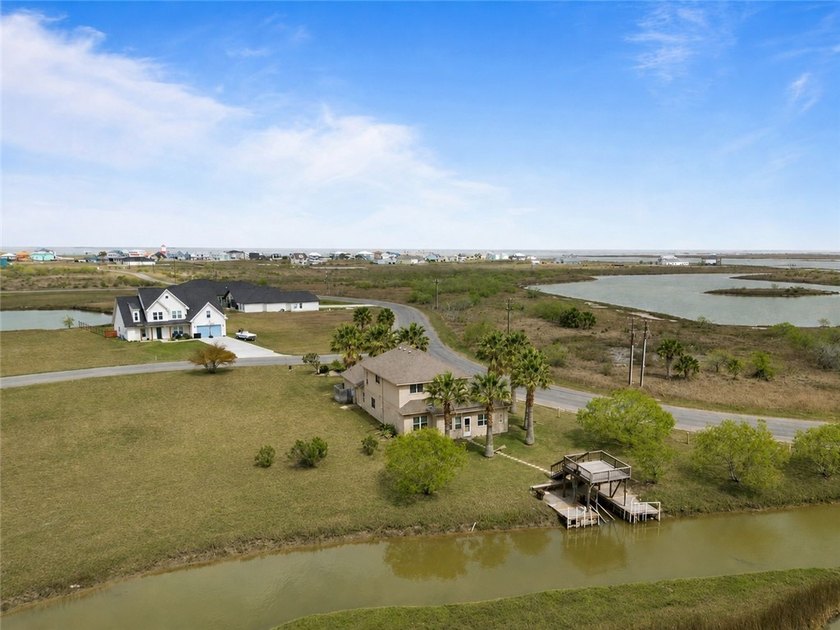 This stunning Cape Velero bayfront home offers unbeatable views - photo 4