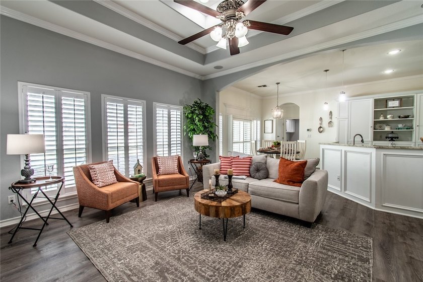Beautiful stucco and stone home nestled in a quiet cul-de-sac - photo 10