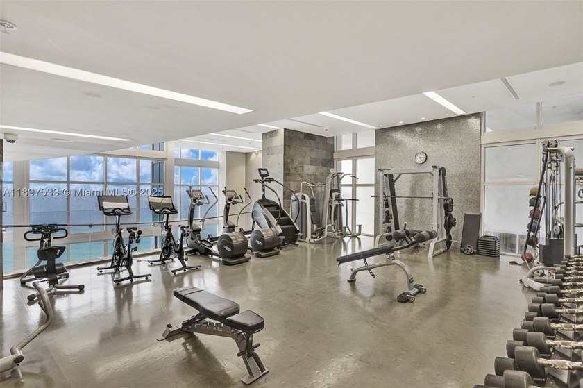 BEAUTIFUL 1-BEDROOM, 1.5-BATH RESIDENCE IN A LUXURY OCEANFRONT - photo 11