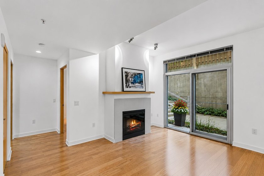 Welcome home to this beautifully updated 1-bedroom, 1-bath - photo 12