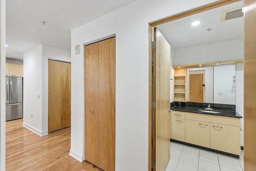 Welcome home to this beautifully updated 1-bedroom, 1-bath - photo 13