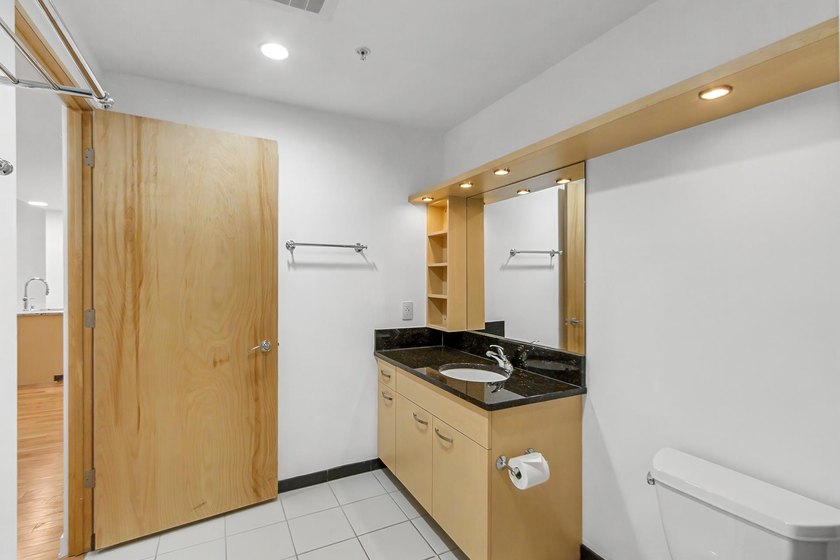 Welcome home to this beautifully updated 1-bedroom, 1-bath - photo 14
