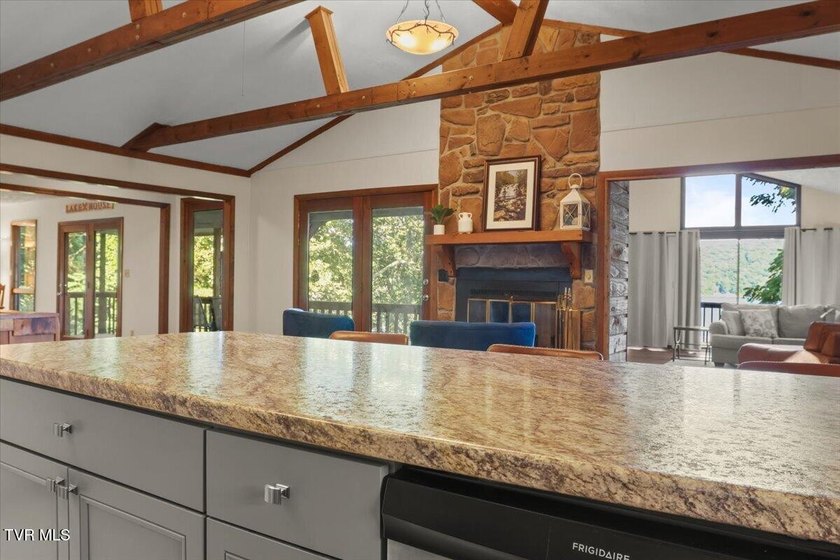 Welcome to lakefront living at its finest! This beautifully - photo 16