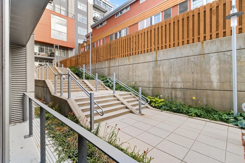 Welcome home to this beautifully updated 1-bedroom, 1-bath - photo 20