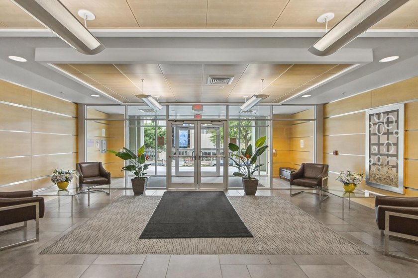 Welcome home to this beautifully updated 1-bedroom, 1-bath - photo 23