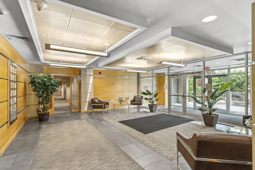 Welcome home to this beautifully updated 1-bedroom, 1-bath - photo 24