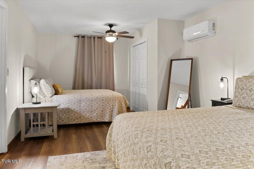 Welcome to lakefront living at its finest! This beautifully - photo 26