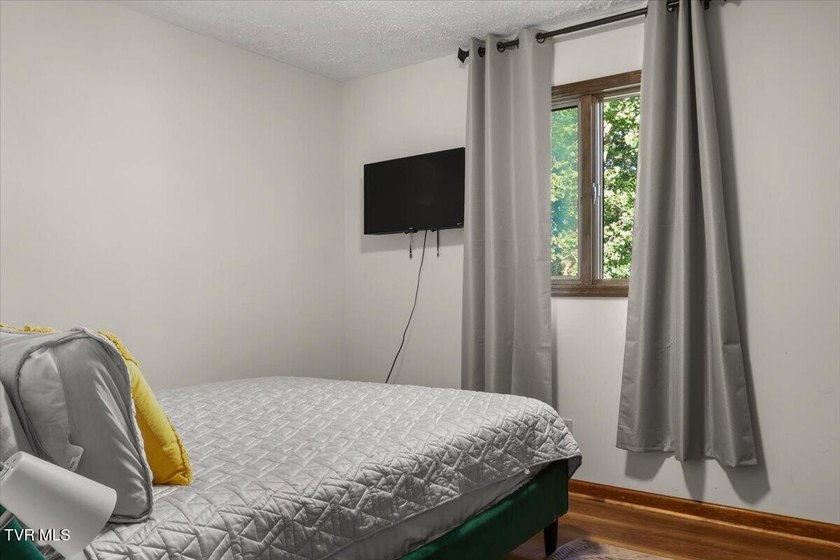 Welcome to lakefront living at its finest! This beautifully - photo 32