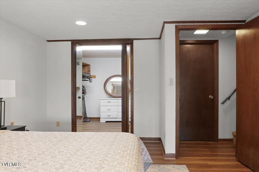 Welcome to lakefront living at its finest! This beautifully - photo 35