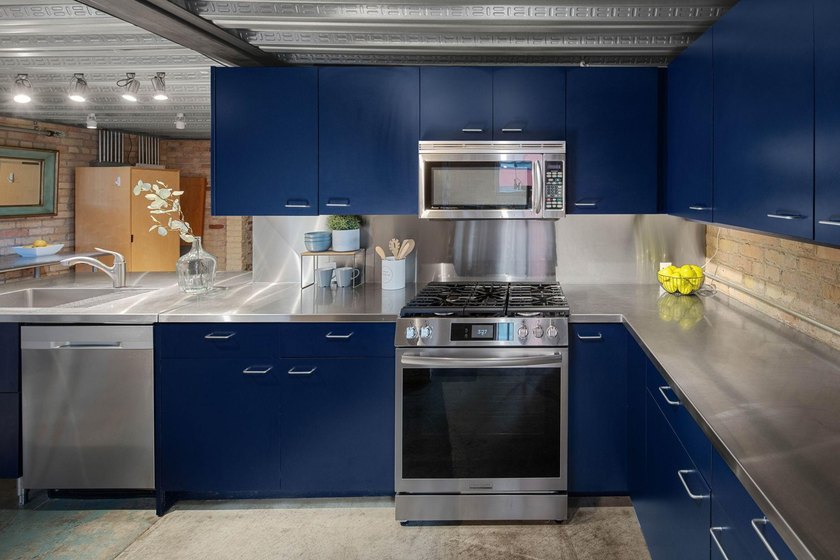 Located in the historic 801 lofts, this authentic loft offers a - photo 10