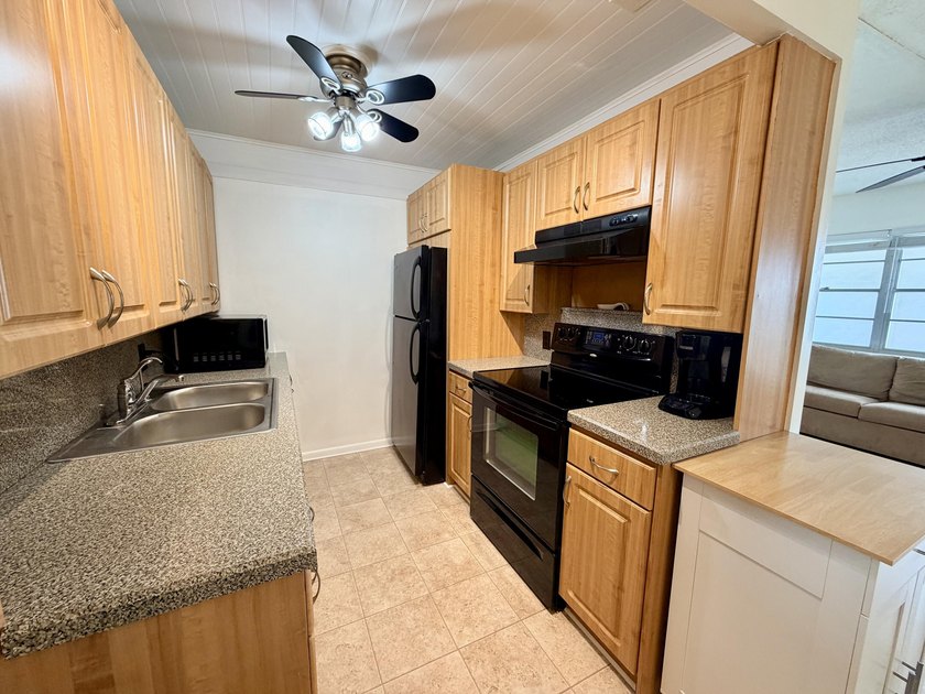 Discover easy Florida living in this beautifully maintained - photo 11