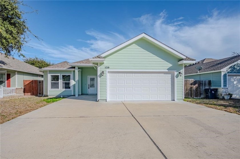 This stylishly crafted home in desirable Sea Oaks Village - photo 2