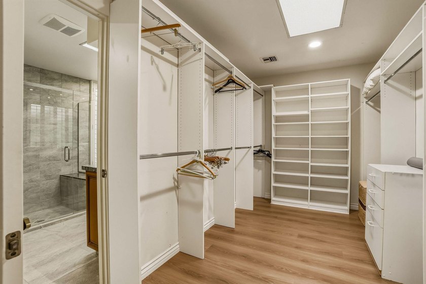 Offering an extraordinary blend of timeless elegance, refined - photo 31