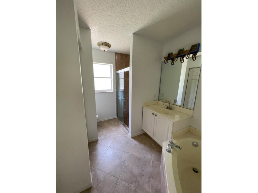 Recently refreshed 3-bedroom, 2-bathroom home located in Rivera - photo 15