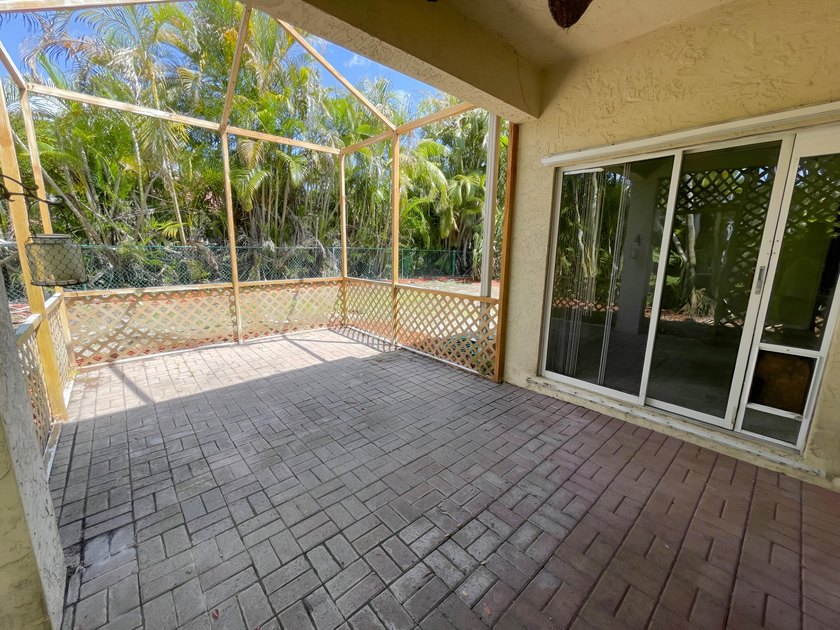 Recently refreshed 3-bedroom, 2-bathroom home located in Rivera - photo 18
