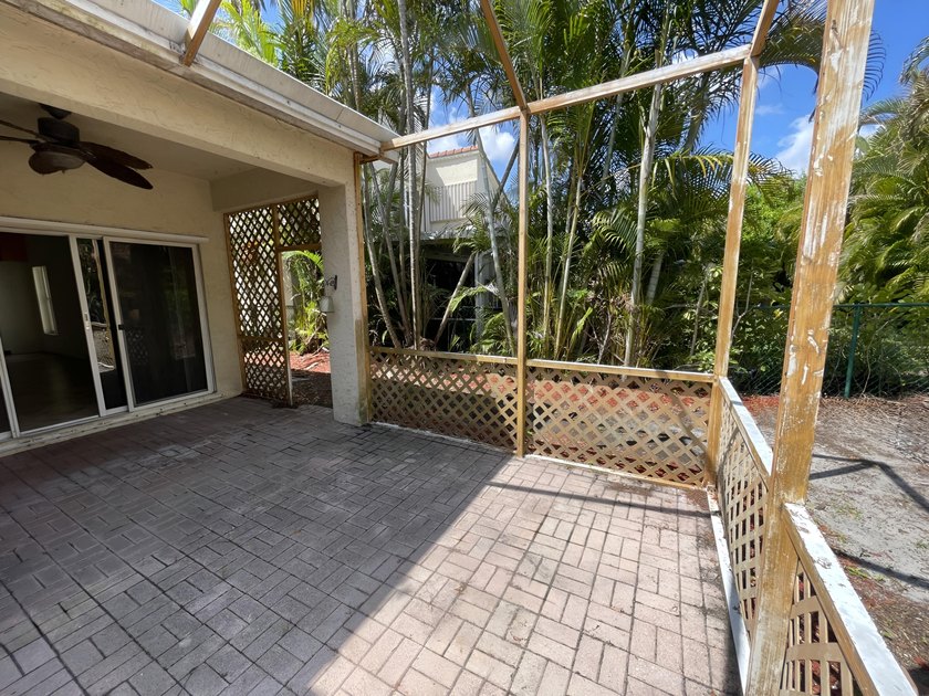 Recently refreshed 3-bedroom, 2-bathroom home located in Rivera - photo 19