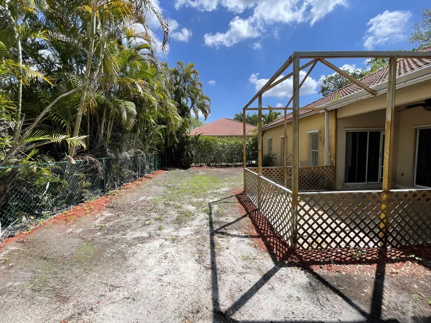 Recently refreshed 3-bedroom, 2-bathroom home located in Rivera - photo 20