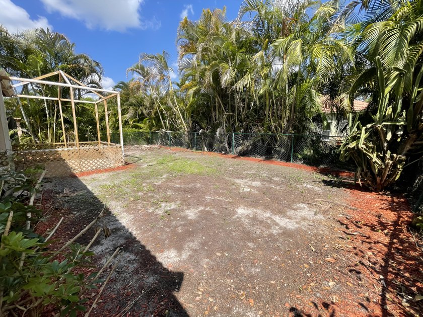 Recently refreshed 3-bedroom, 2-bathroom home located in Rivera - photo 21
