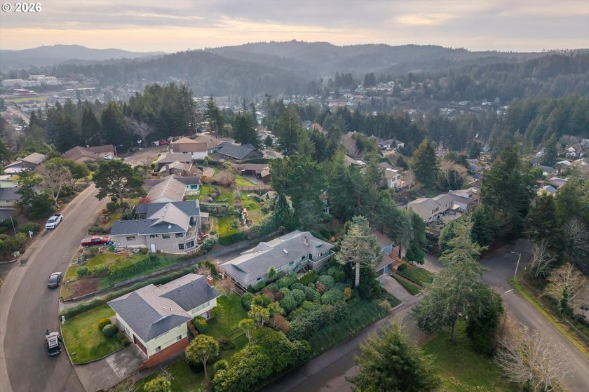 A hidden gem in Telegraph Hills! Tucked away on a private flag - photo 25