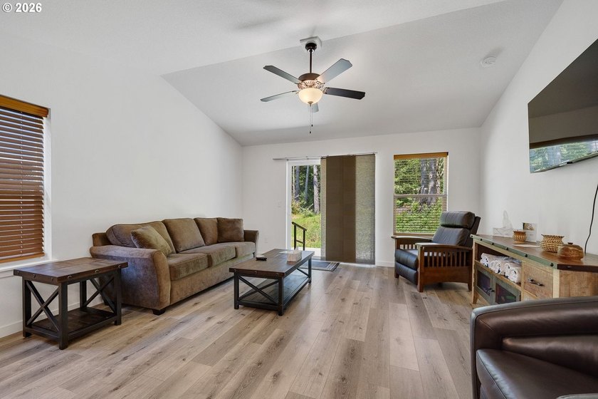Here is the coastal property for you! This beautiful great room - photo 9