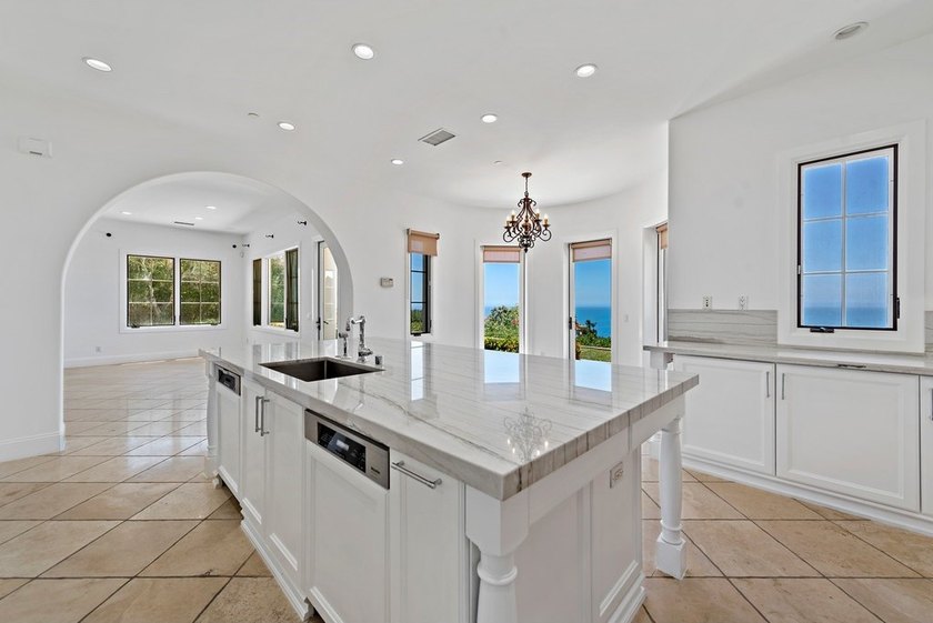 Stunning 180-degree, panoramic ocean, Catalina &amp; sunset views - photo 16